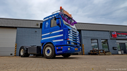 20251019-Tom-Holding-00091